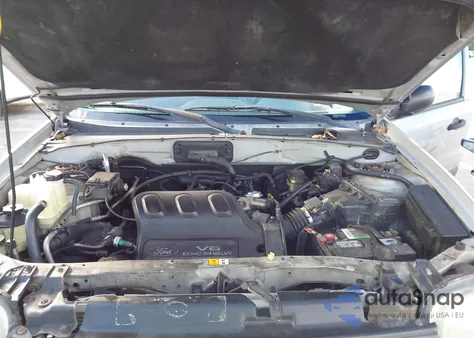 2002 Ford Escape Xlt z USA, uszkodzony, nr VIN 1FMYU03122KD11637